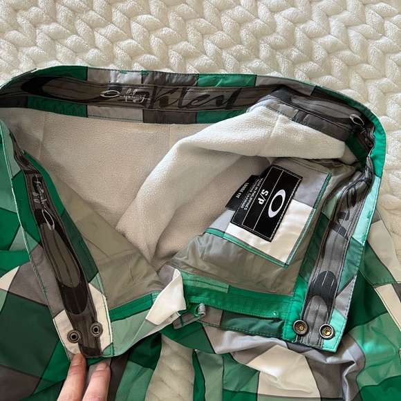 Like New Oakley Green Snowboarding Set Small - Picture 5 of 7